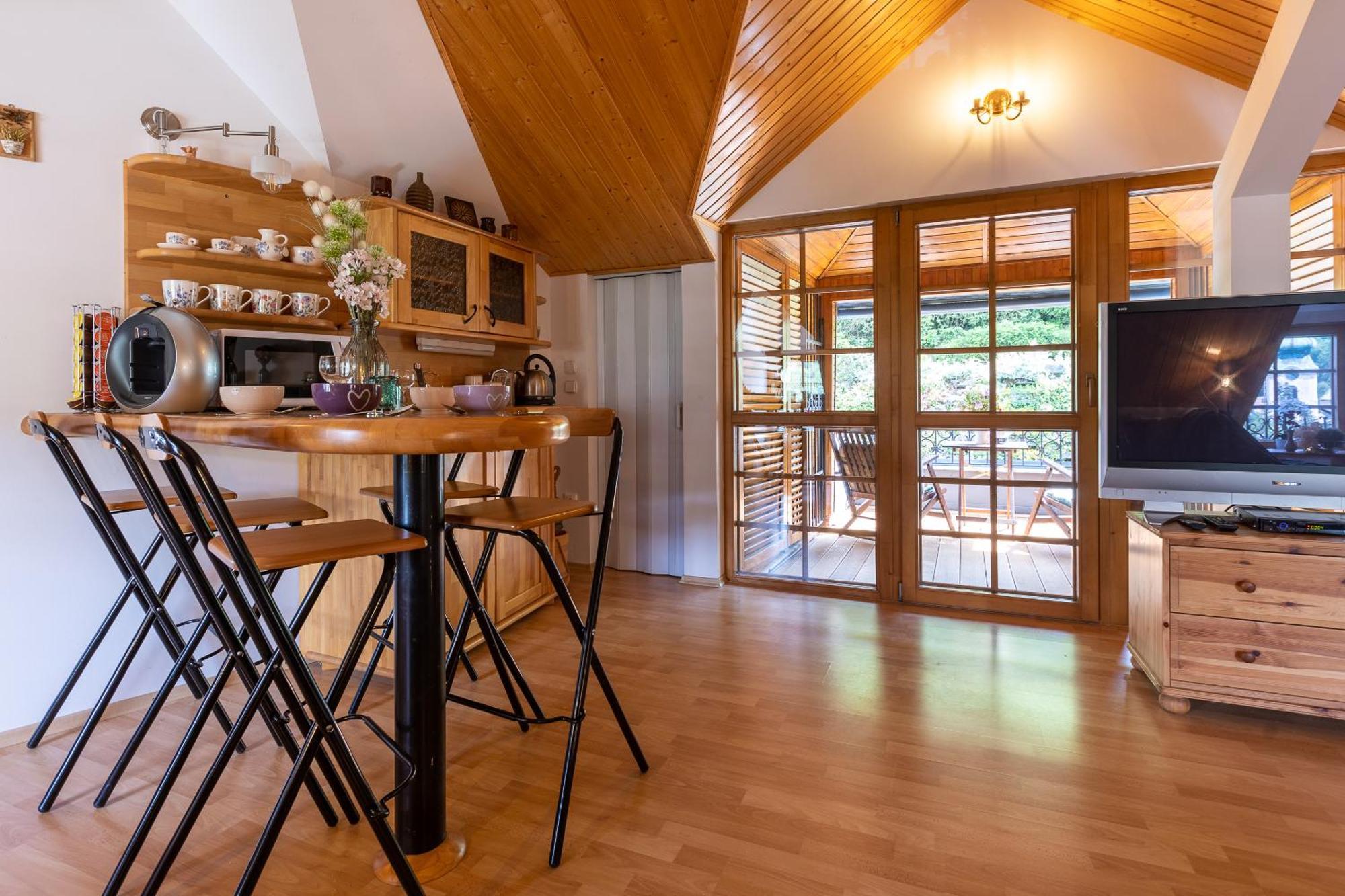 Villa Amalia: Spacious Garden Retreat with Fireplace in Banska Stiavnica Exterior photo