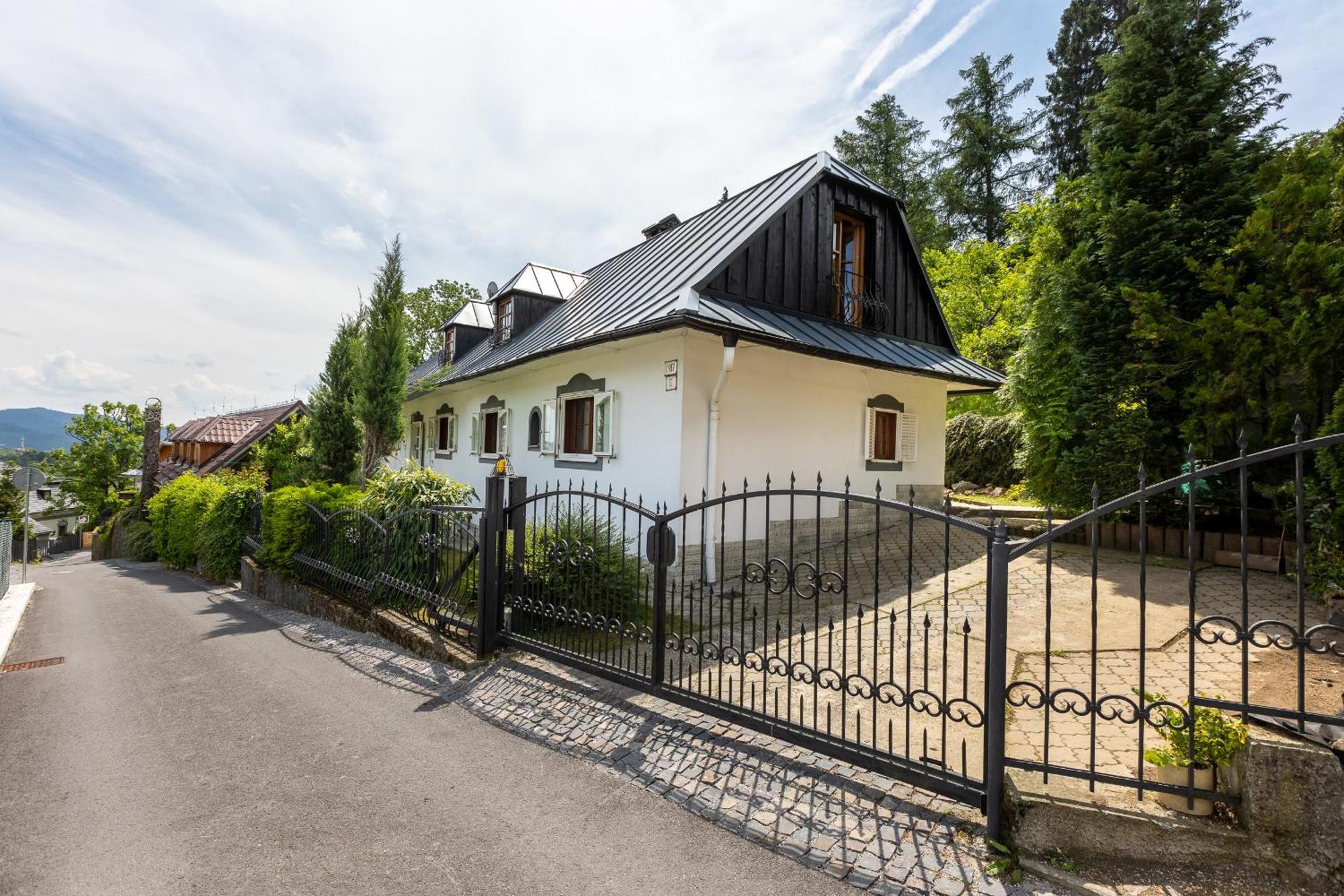 Villa Amalia: Spacious Garden Retreat with Fireplace in Banska Stiavnica Exterior photo