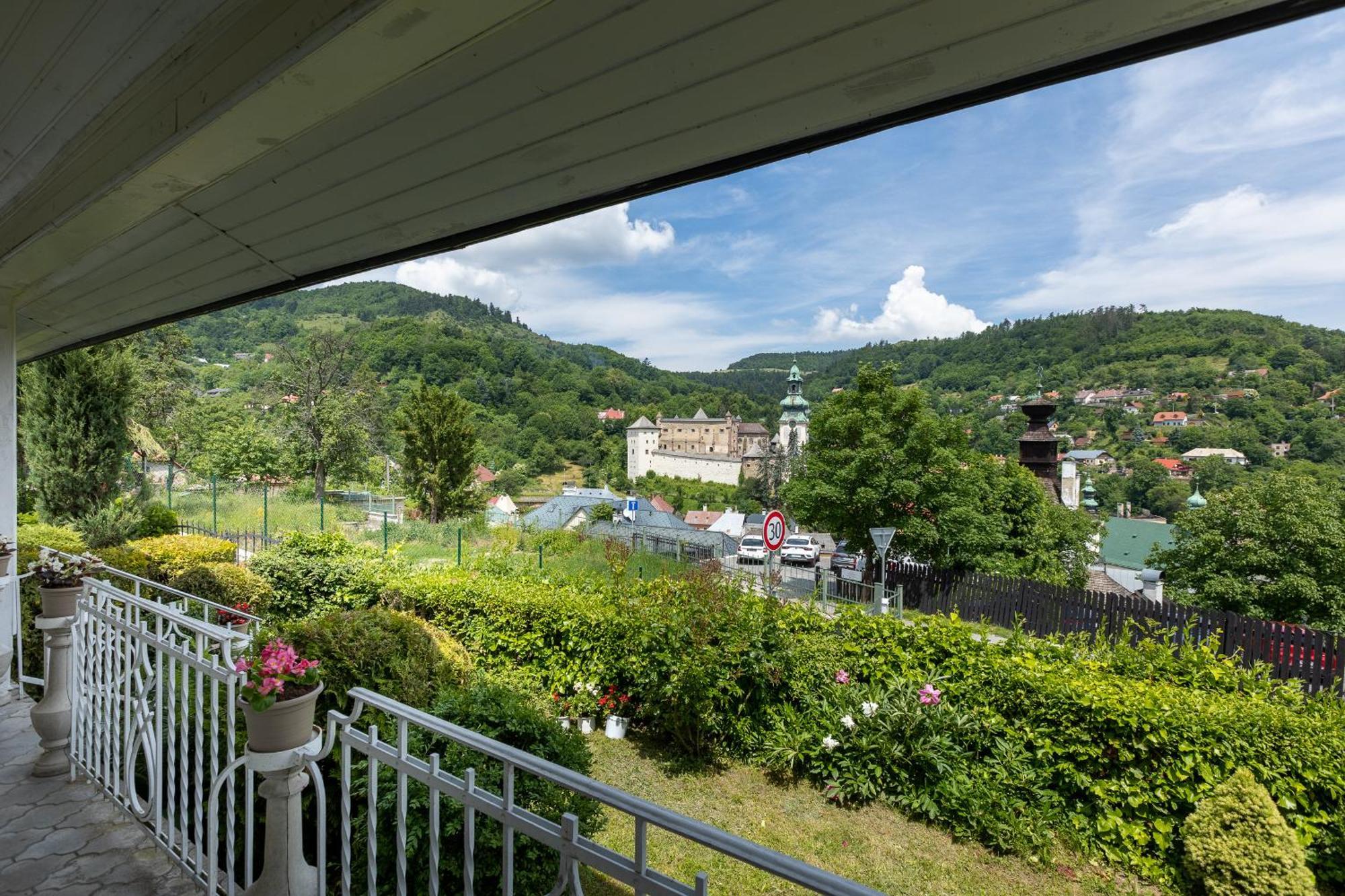 Villa Amalia: Spacious Garden Retreat with Fireplace in Banska Stiavnica Exterior photo