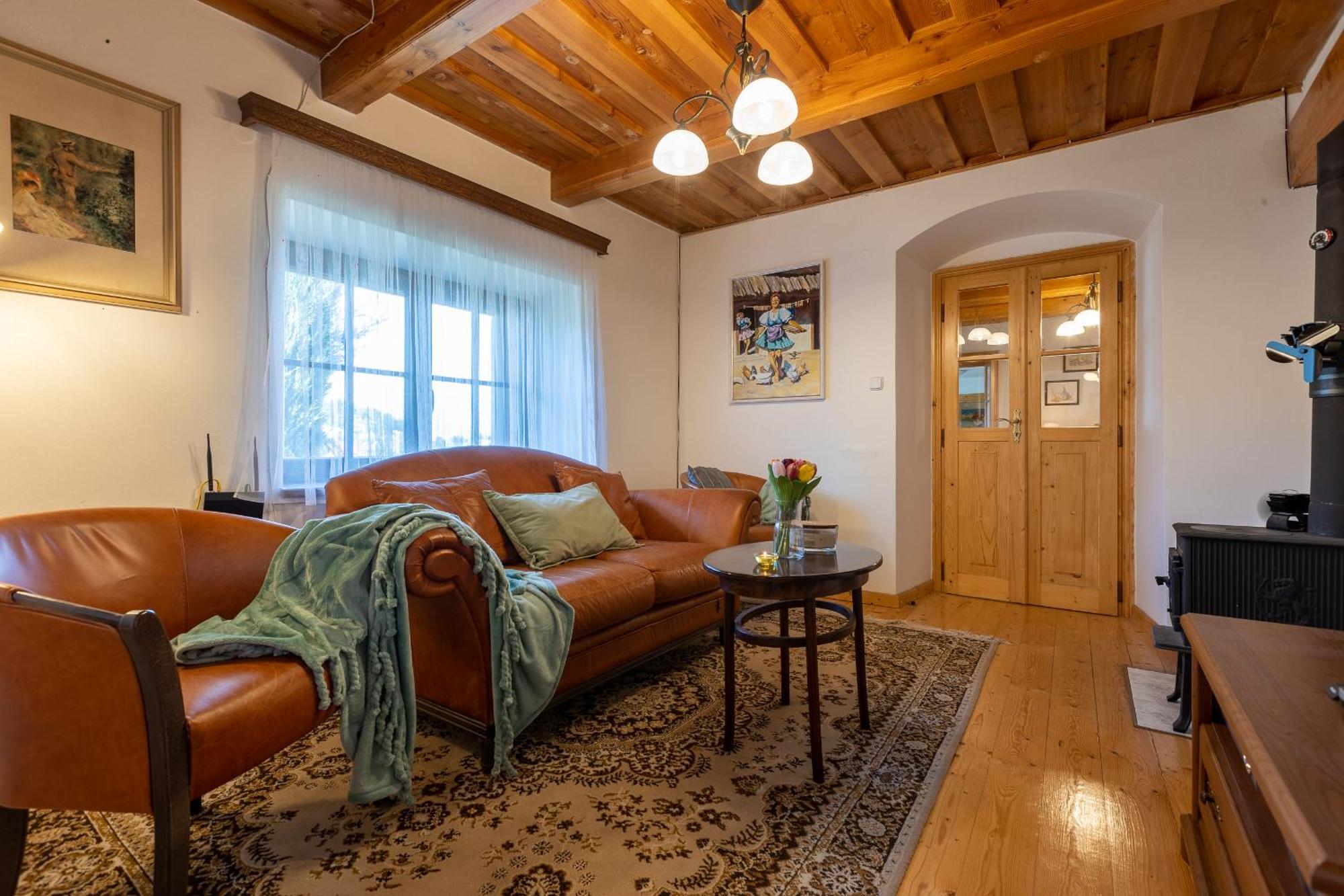 Villa Amalia: Spacious Garden Retreat with Fireplace in Banska Stiavnica Exterior photo