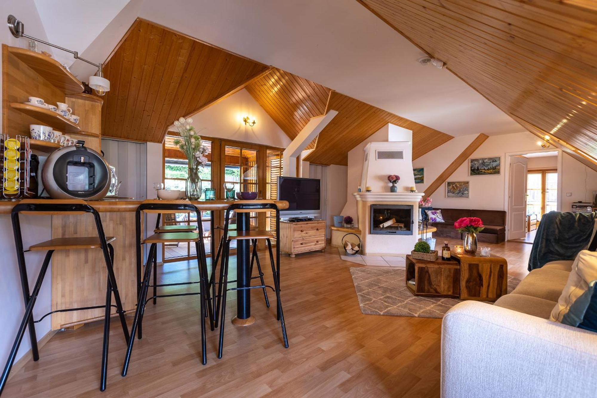 Villa Amalia: Spacious Garden Retreat with Fireplace in Banska Stiavnica Exterior photo