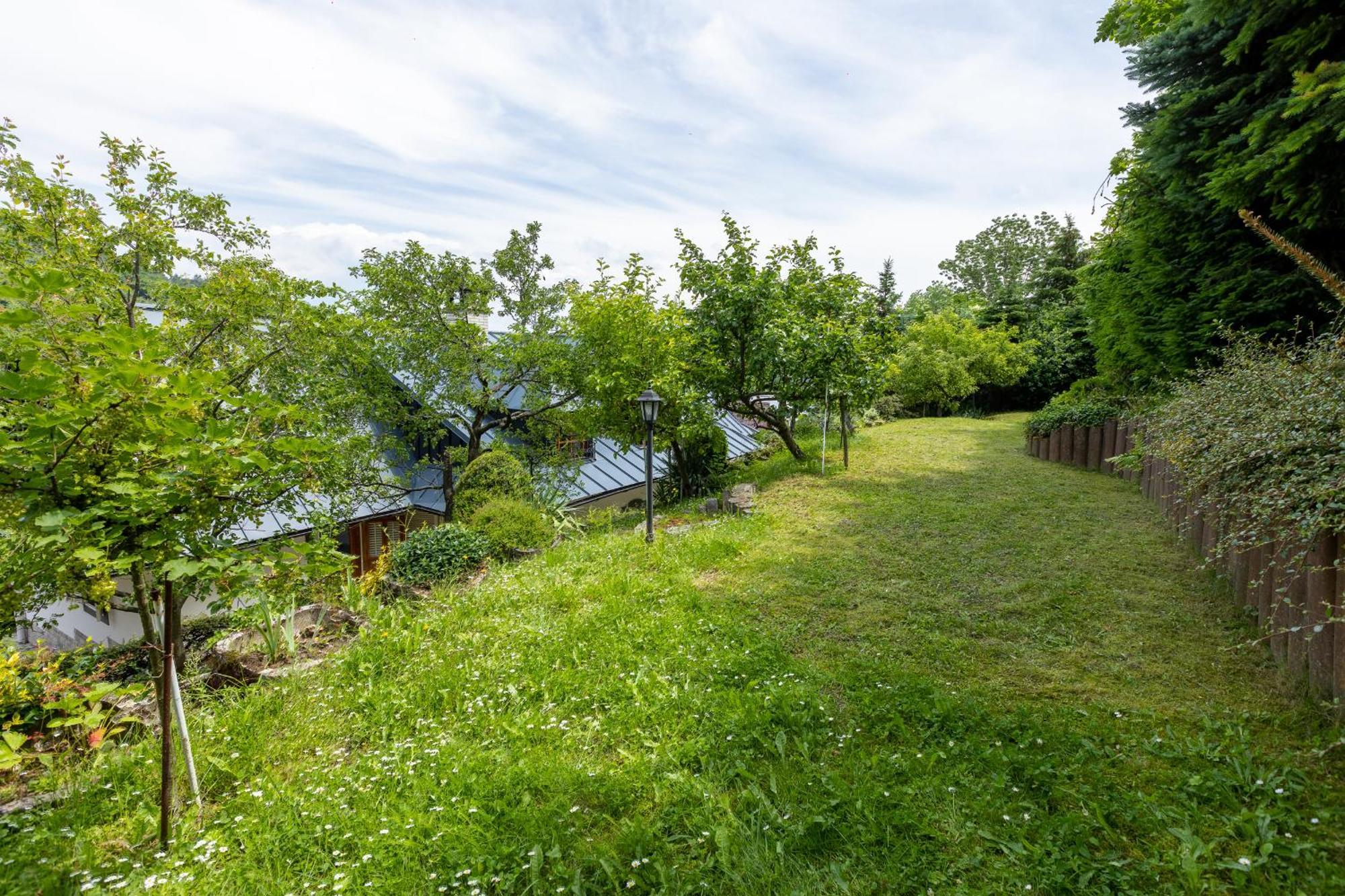 Villa Amalia: Spacious Garden Retreat with Fireplace in Banska Stiavnica Exterior photo
