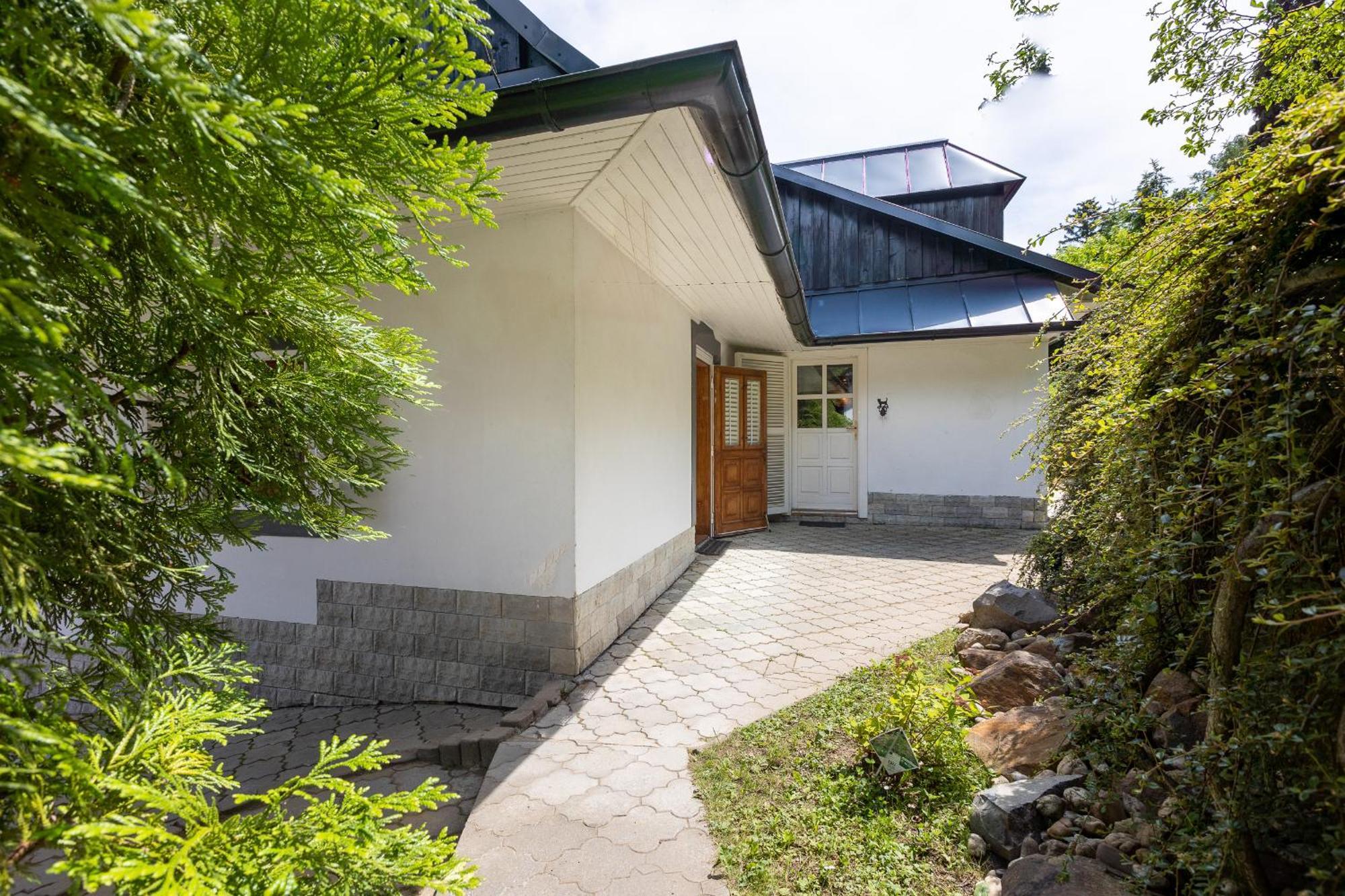 Villa Amalia: Spacious Garden Retreat with Fireplace in Banska Stiavnica Exterior photo