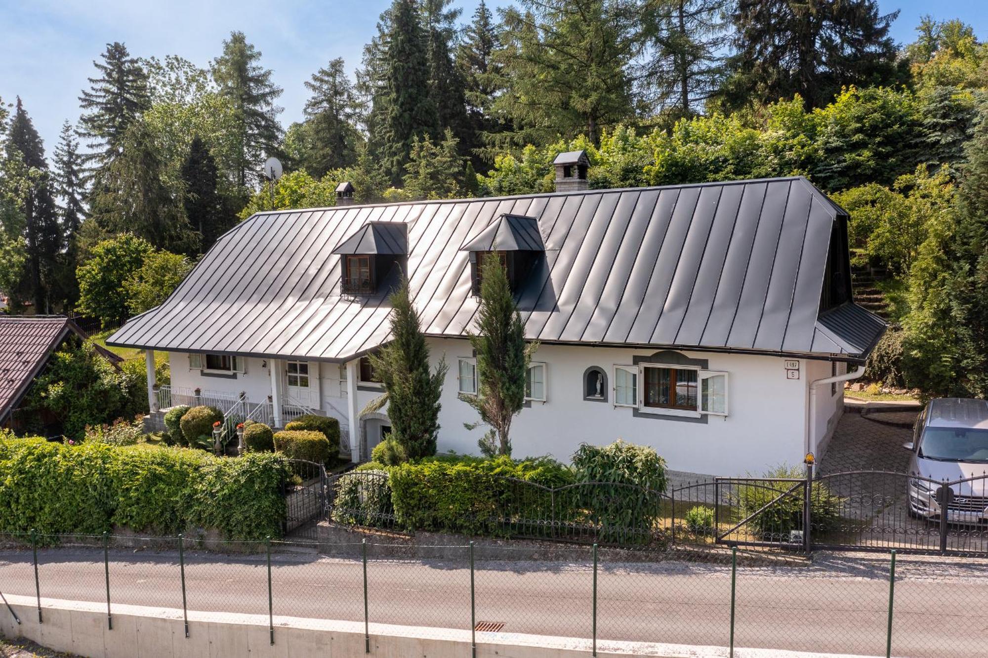 Villa Amalia: Spacious Garden Retreat with Fireplace in Banska Stiavnica Exterior photo